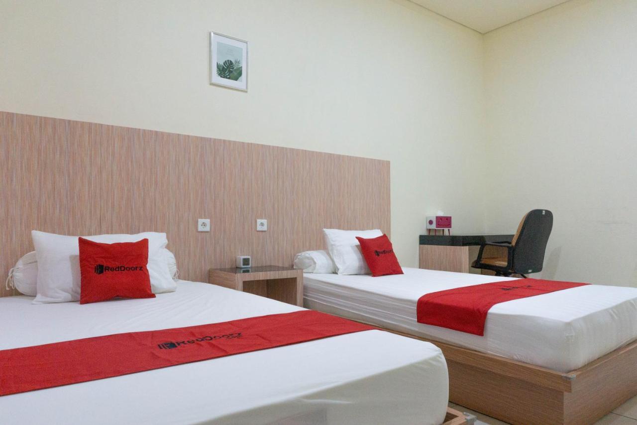 Reddoorz Syariah Near Sultan Muhammad Kaharuddin Airport Hotel Sumbawa Besar Buitenkant foto